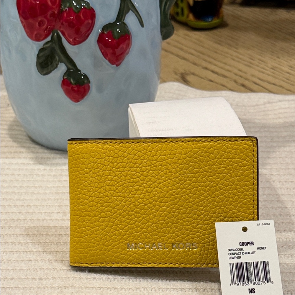 MICHAEL KORS MENS
Cooper Pebbled Leather Wallet - Picture 11 of 16